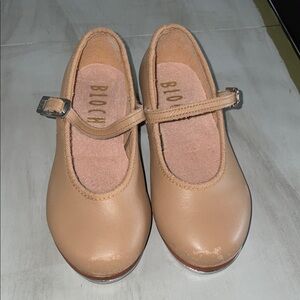 Bloch little girls’ size 9 tan leather tap shoes w/buckle closure